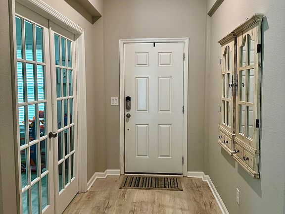 3rd image of 328 ASPEN LEAF Drive