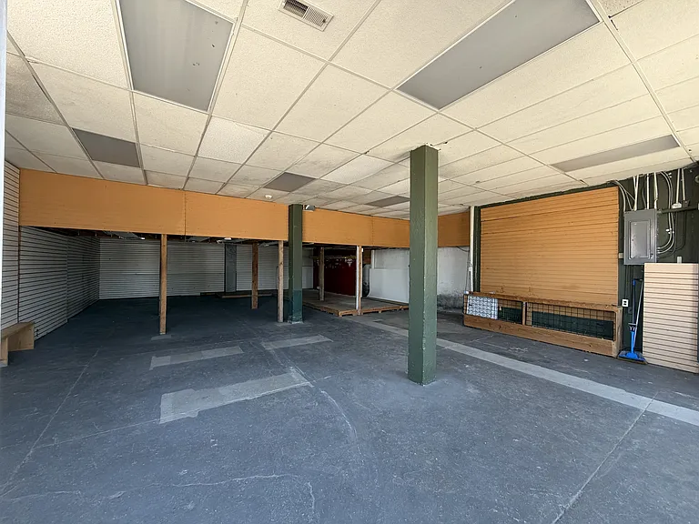 204 W 2nd St — Photo 4