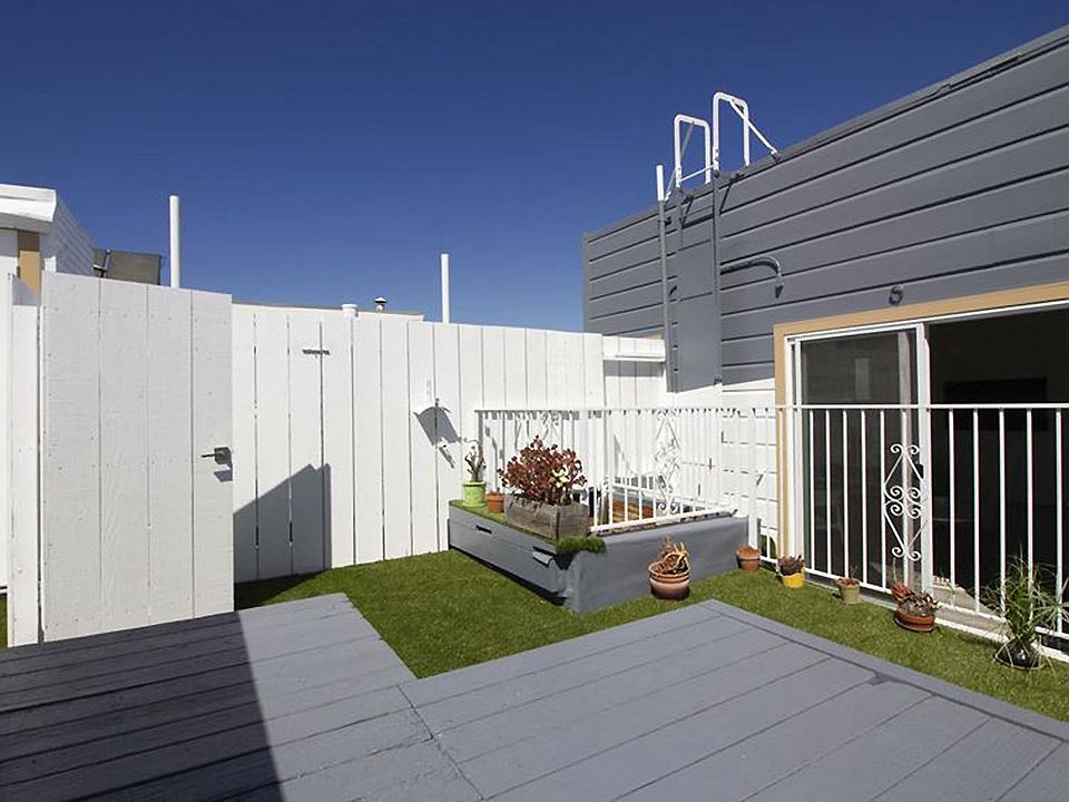 Rooftop deck view of 179 Dolores St, San Francisco, CA 94103, USA