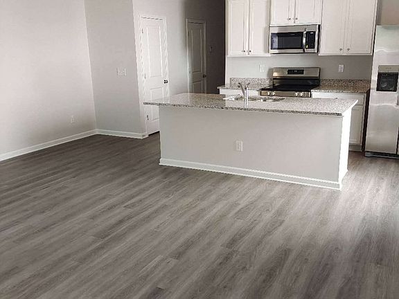 4th image of 158 Village Green Dr