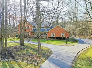 9910 Callawoods Dr, Canfield, OH 44406