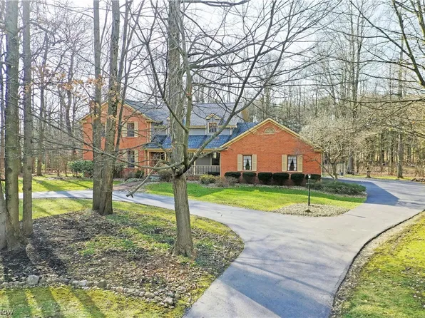 9910 Callawoods Dr, Canfield, OH 44406