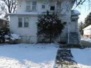 332 S Riverside Dr, Villa Park, IL 60181