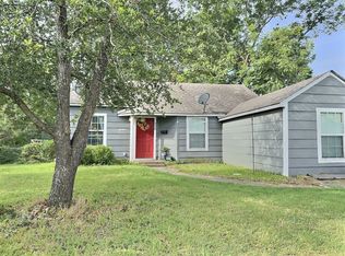 220 E Evans Ave, Bonham, TX 75418