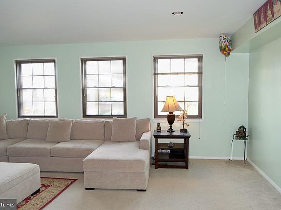 4th image of 42 Winslow Park Dr