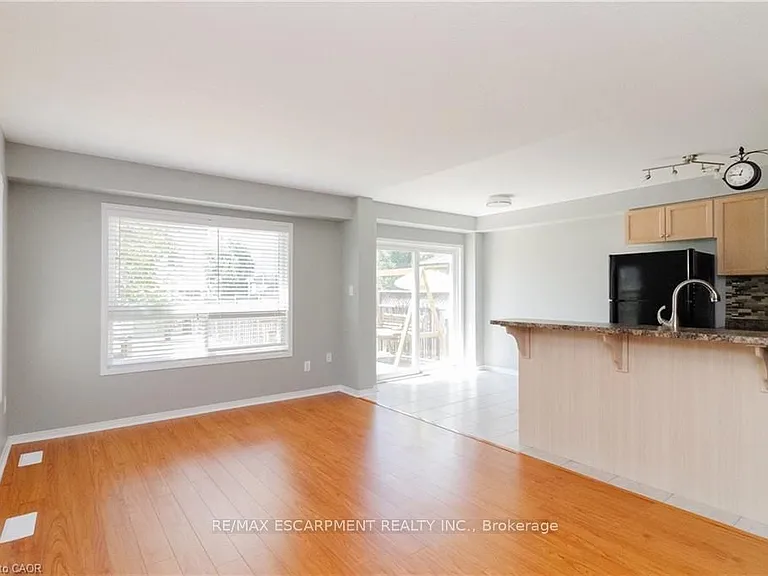 137 Windwood Dr — Photo 2