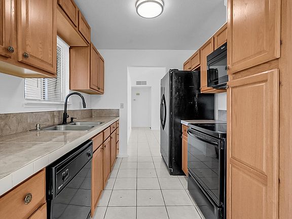4th image of 320 Scout Way