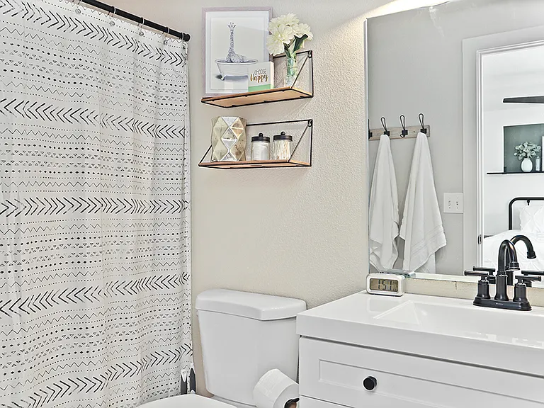 221 NE Steiger St #221 — Photo 19