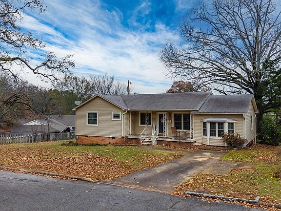 3rd image of 6 Floral Ln