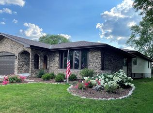 6810 Carpenter St, Downers Grove, IL 60516