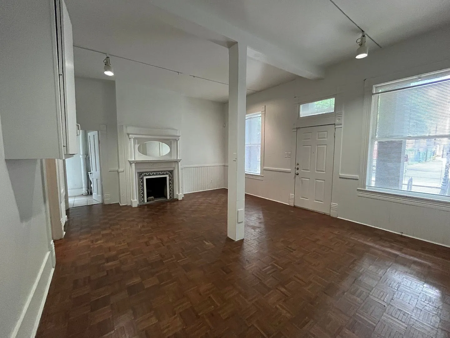 6 Bed/3Bath - West Campus — Photo 3