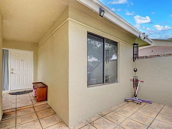 4th image of 1106 Maplewood Dr