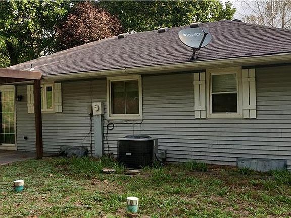 5th image of 15 Village Circle Dr