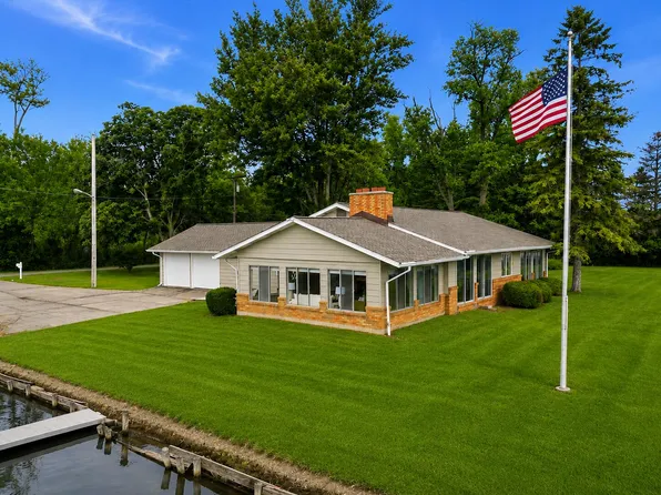 11243 Wynns Rd, Pinckney, MI 48169