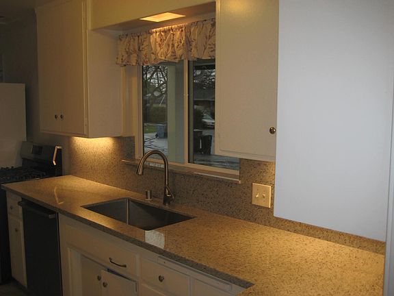 4th image of 4170 Mackay Dr