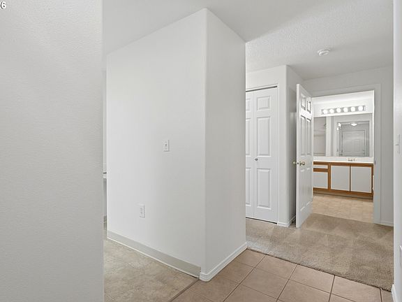 5th image of 4768 W Powell Blvd Unit 122