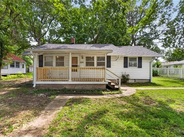 225 S Hardy Ave, Independence, MO 64053
