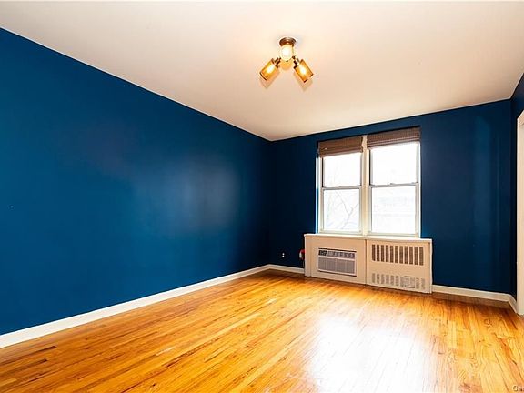 2nd image of 610 Waring Ave APT 2S