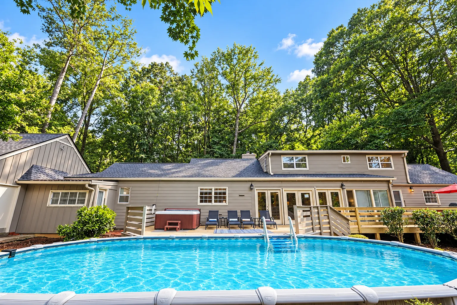 6 bed, 3.5 bath, 3638 sqft, $5,900 — Photo 1