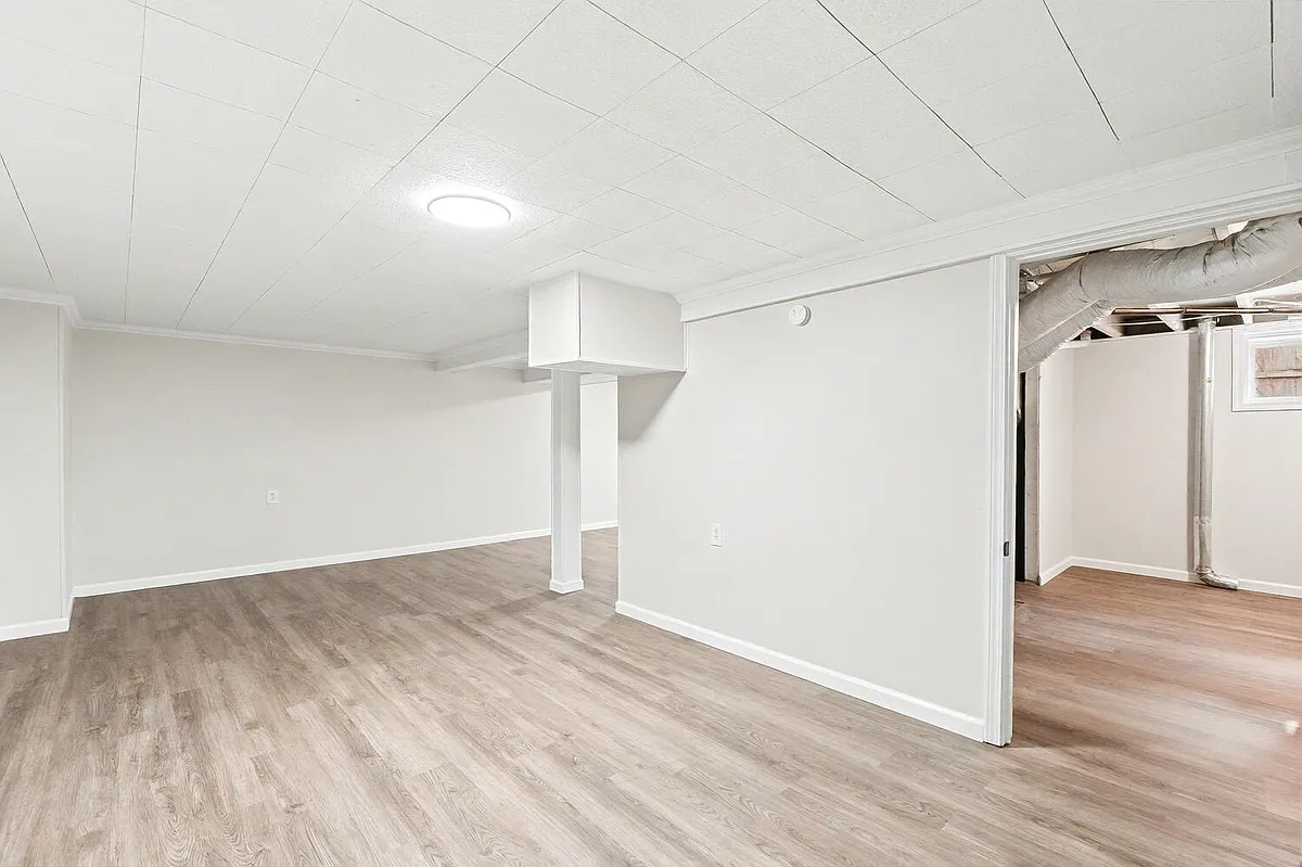 Building Photo - 1208 N Perry Ave