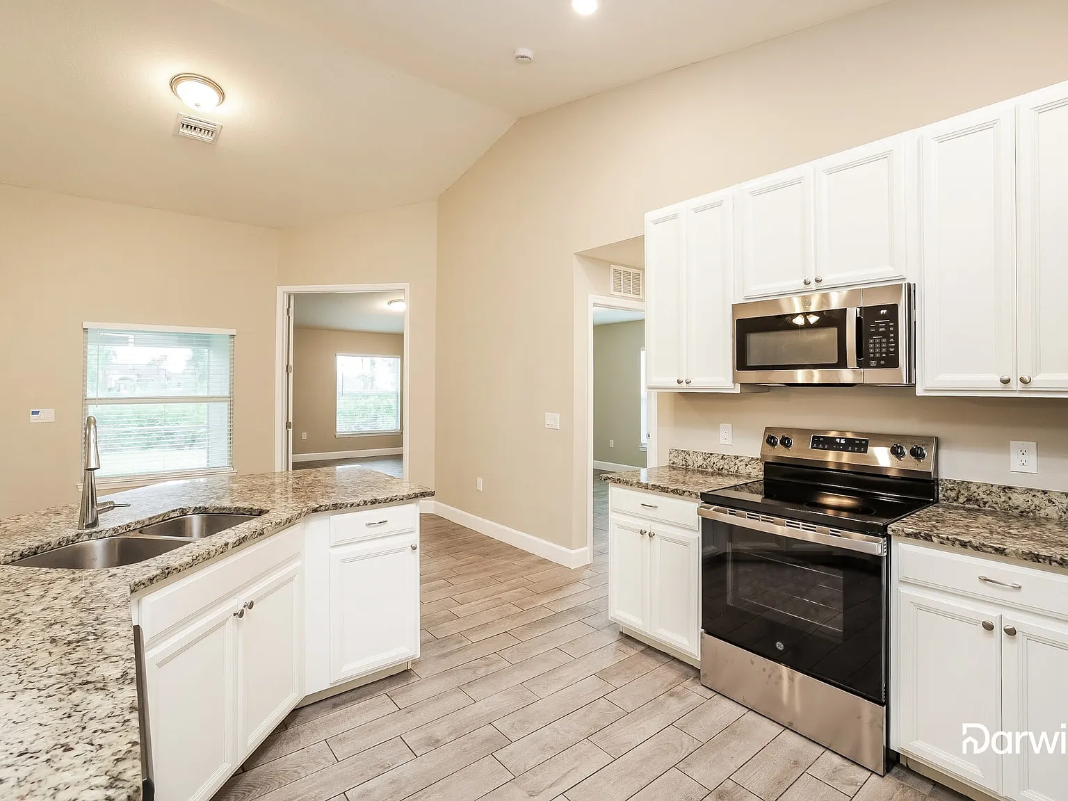 4 bed, 3.0 bath, 2030 sqft, $2,370 — Photo 4