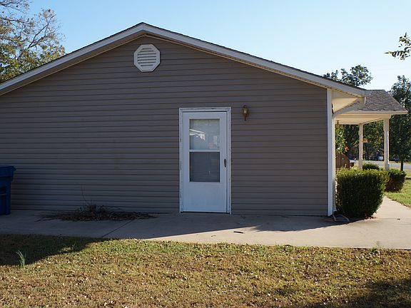 2nd image of 420 East Ave