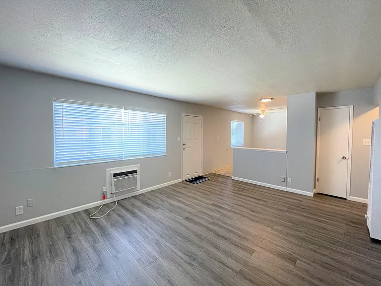 Lincoln Courtyards at 531 Glendora Avenue — Photo 30