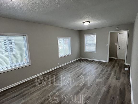 3rd image of 3547 Wallace Ave