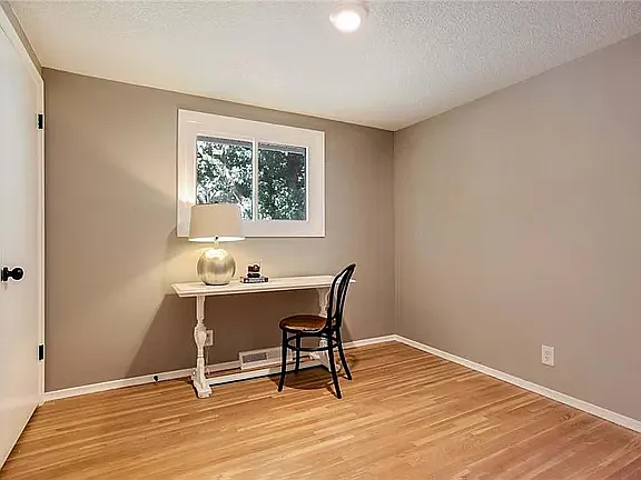 5805 N Colrain Ave — Photo 10