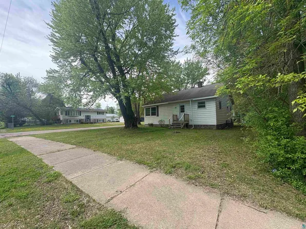 2835 8th Ave E, Hibbing, MN 55746
