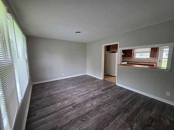 4th image of 301 Chapel St #C