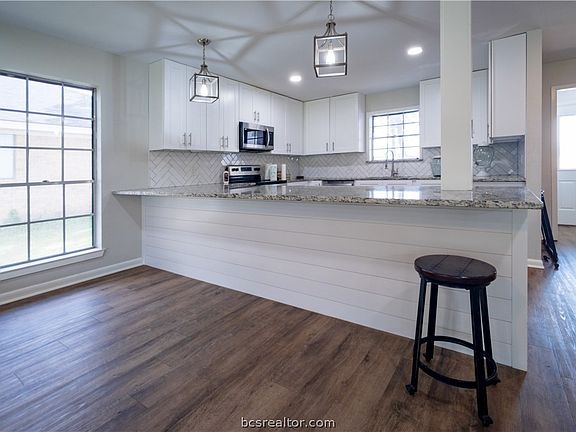 3rd image of 38 Golfview Dr