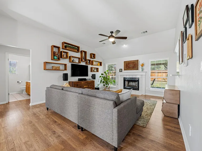 6816 Beatty Dr — Photo 2