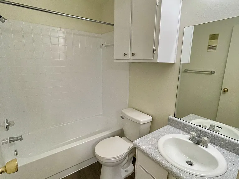 411 Hickory Dr #7 — Photo 8