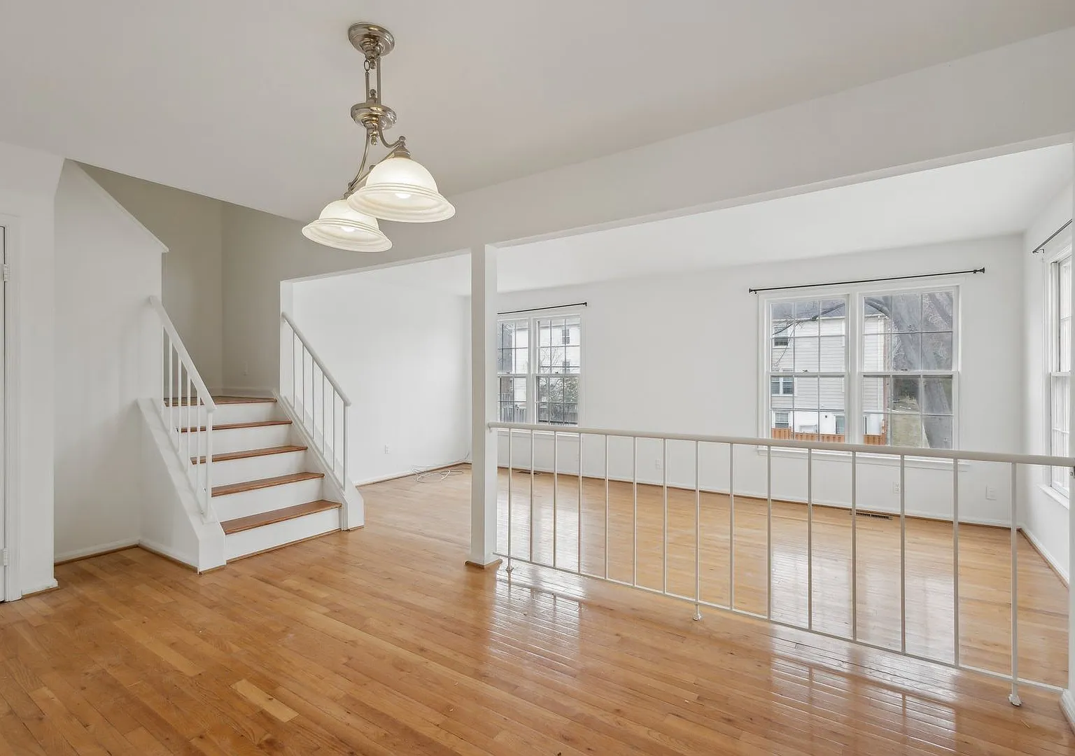 Charming & Updated Townhome in Prime Fairfax Location! — Photo 4