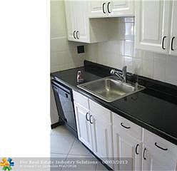 4th image of 4549 N Ocean Dr APT 2