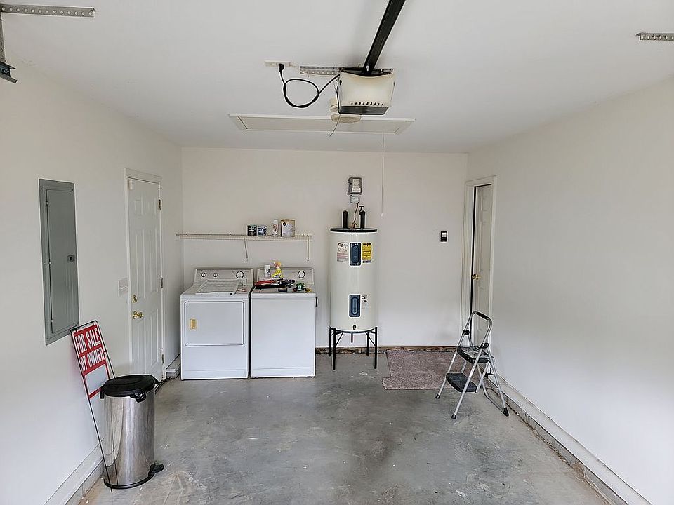 1st image of 300 Forest Park Dr