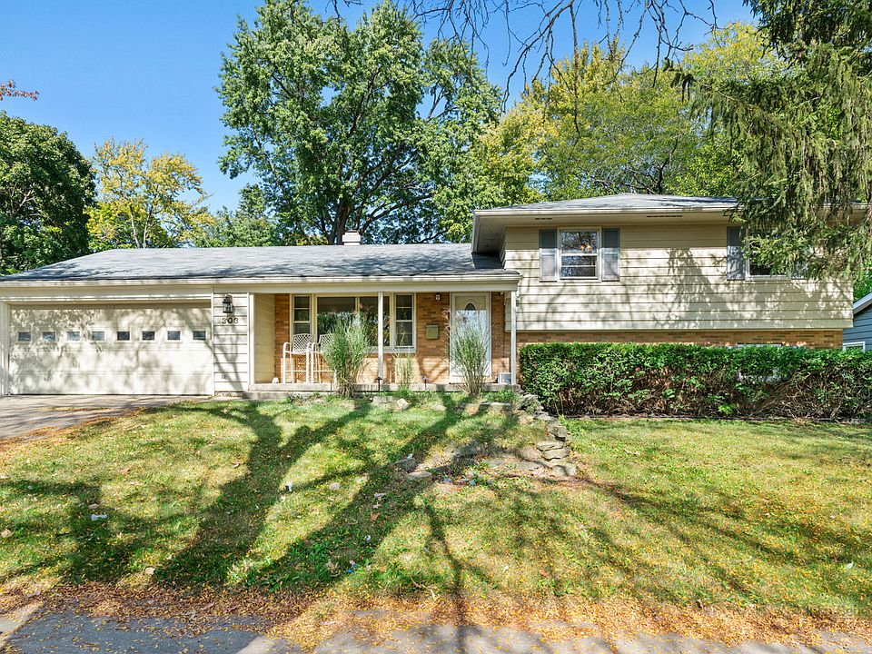 1st image of 303 W Hillcrest Dr