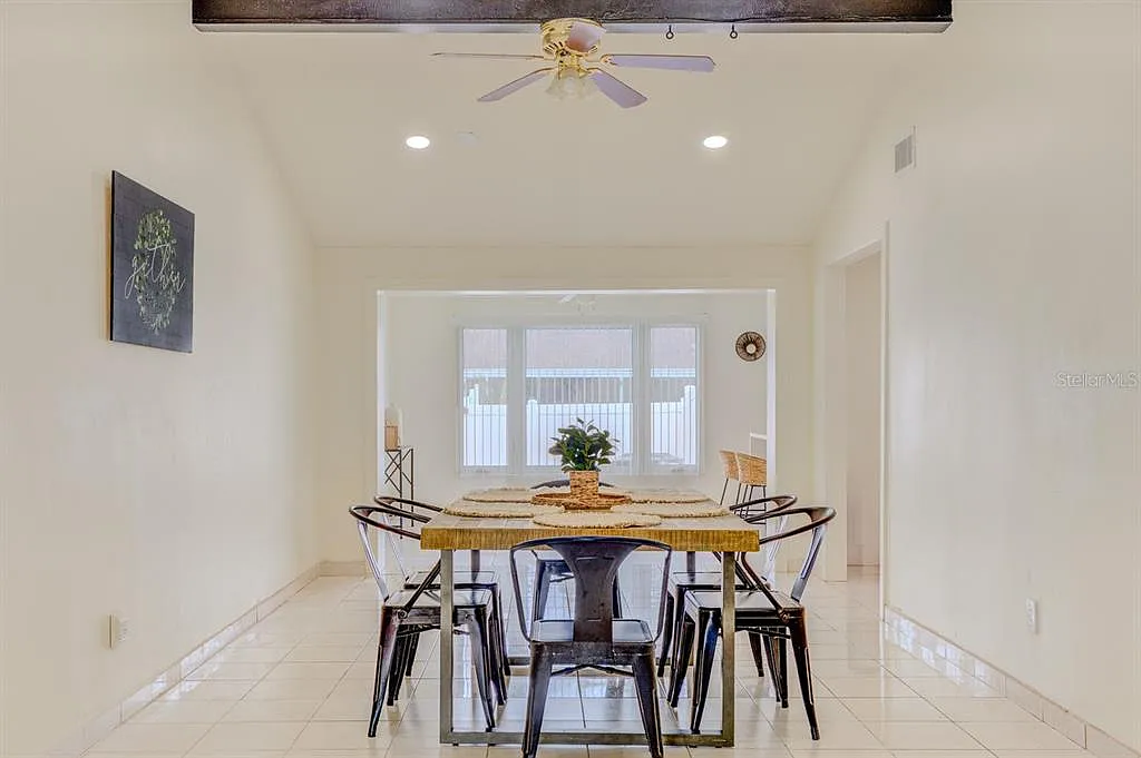 3 bed, 2.0 bath, 1676 sqft, $2,499 — Photo 4