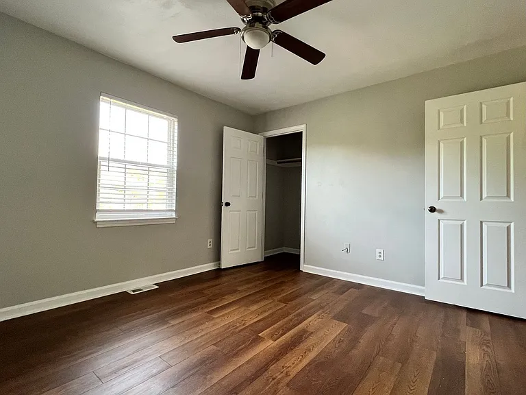 3517-3523 Troxell Rd SE — Photo 16