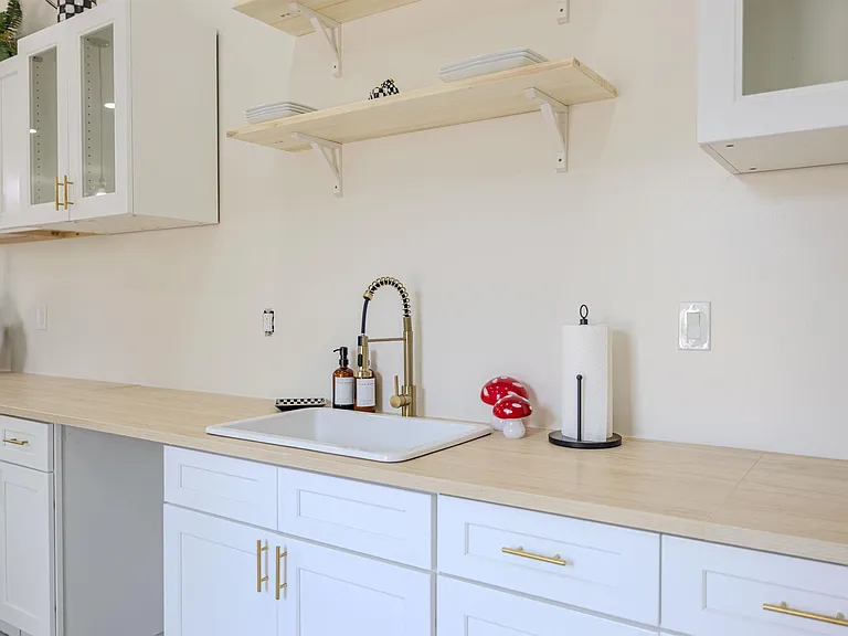 1061 Shaw Pl — Photo 5