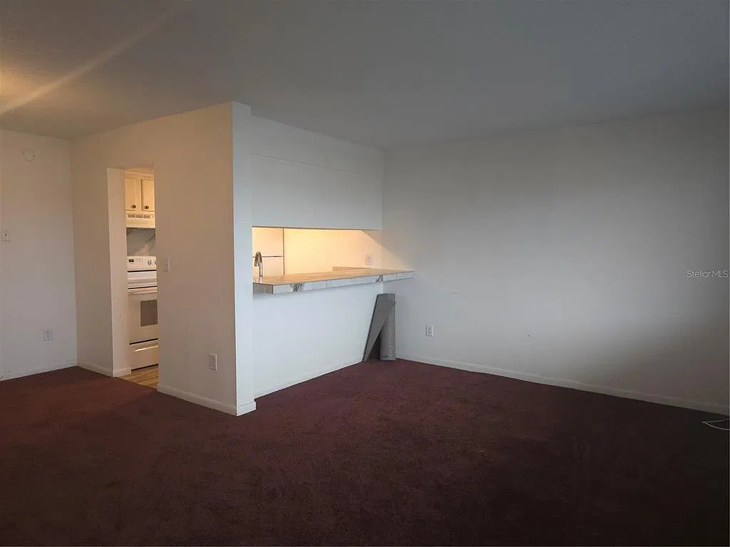 2 bed, 2.0 bath, 835 sqft, $1,350 — Photo 2