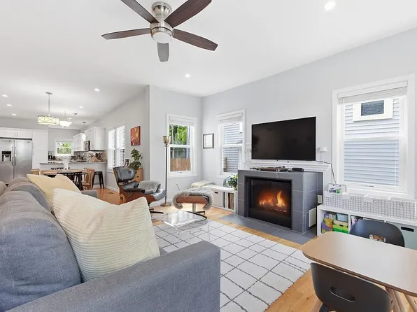 22 Taft Ave, Providence, RI 02906