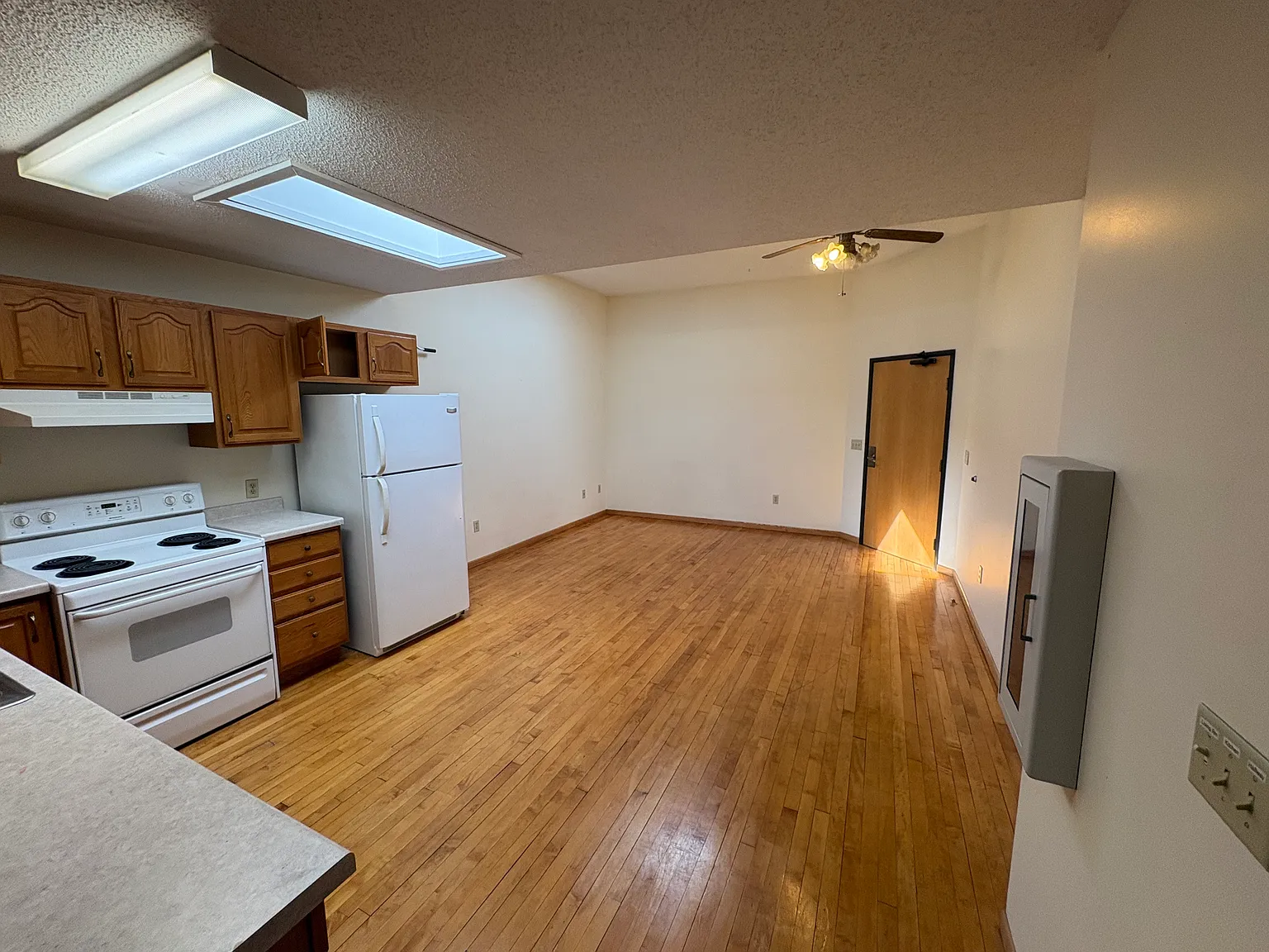 2 bed, $900 — Photo 2