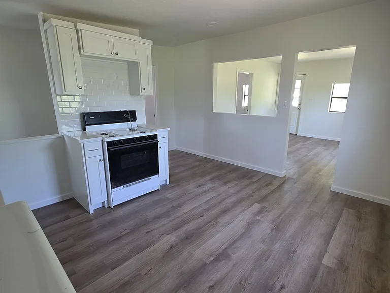 709 W Washington St — Photo 7