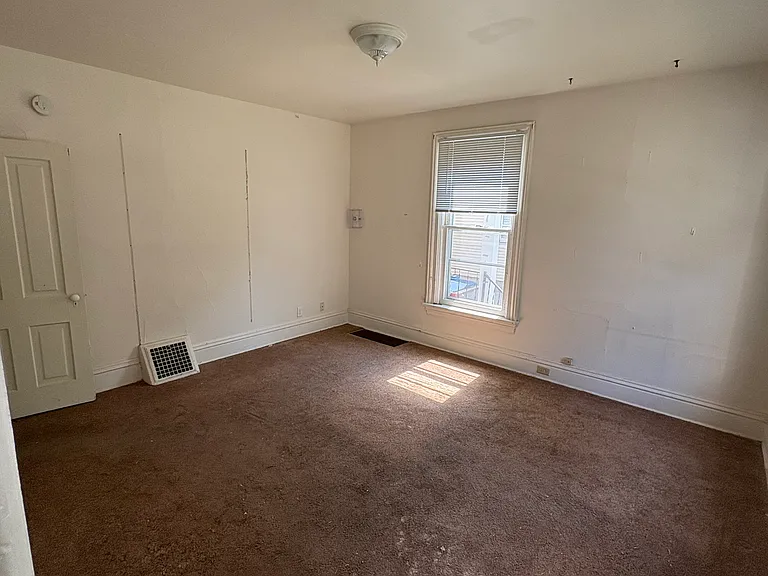 1117 E Dayton St — Photo 3