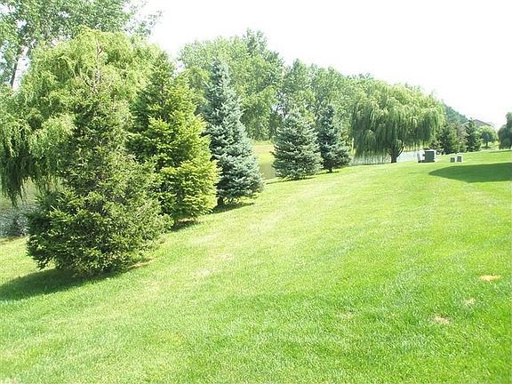 4th image of 889 Flagstone Dr