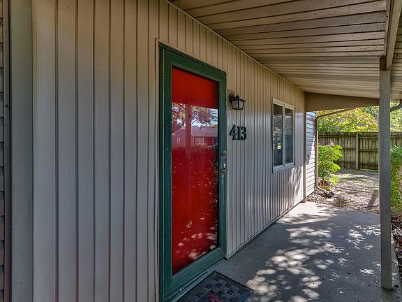 2nd image of 413 N Park Dr