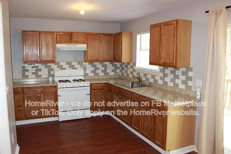 3 bed, 2.0 bath, 1706 sqft, $2,300 — Photo 2