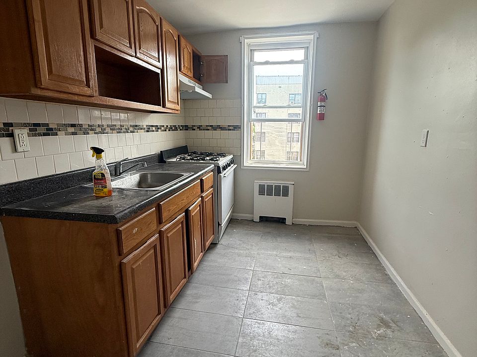 1st image of 103 Chancellor Ave #35B